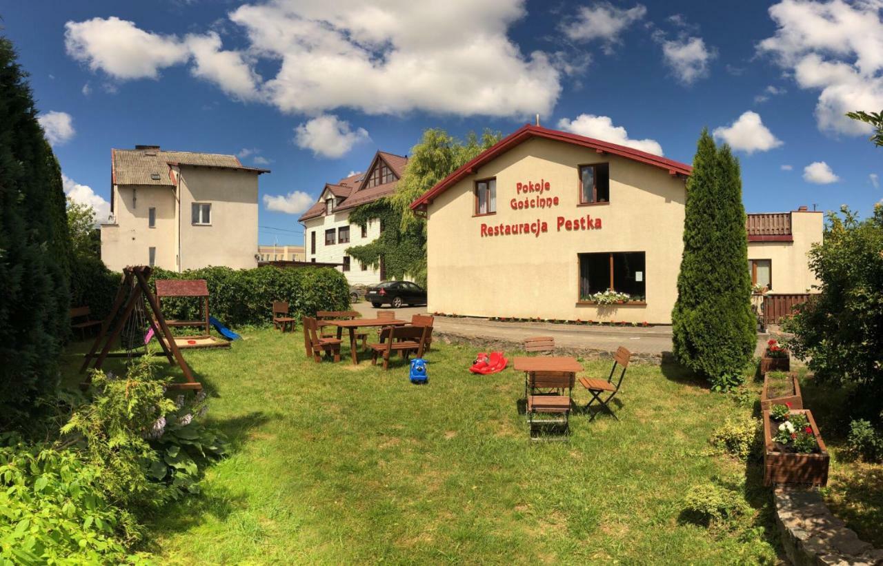 Pokoje Goscinne & Restauracja Pestka Choczewo Exterior foto