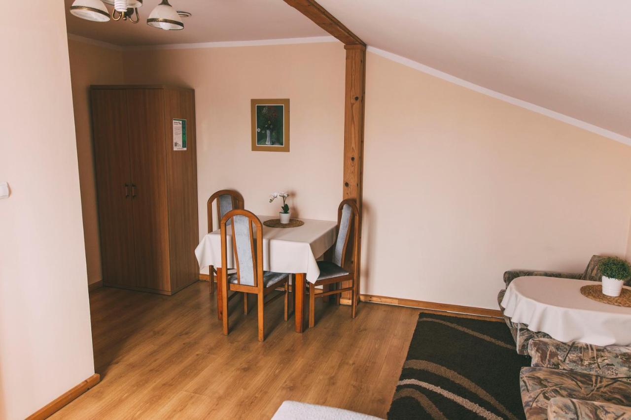 Pokoje Goscinne & Restauracja Pestka Choczewo Exterior foto