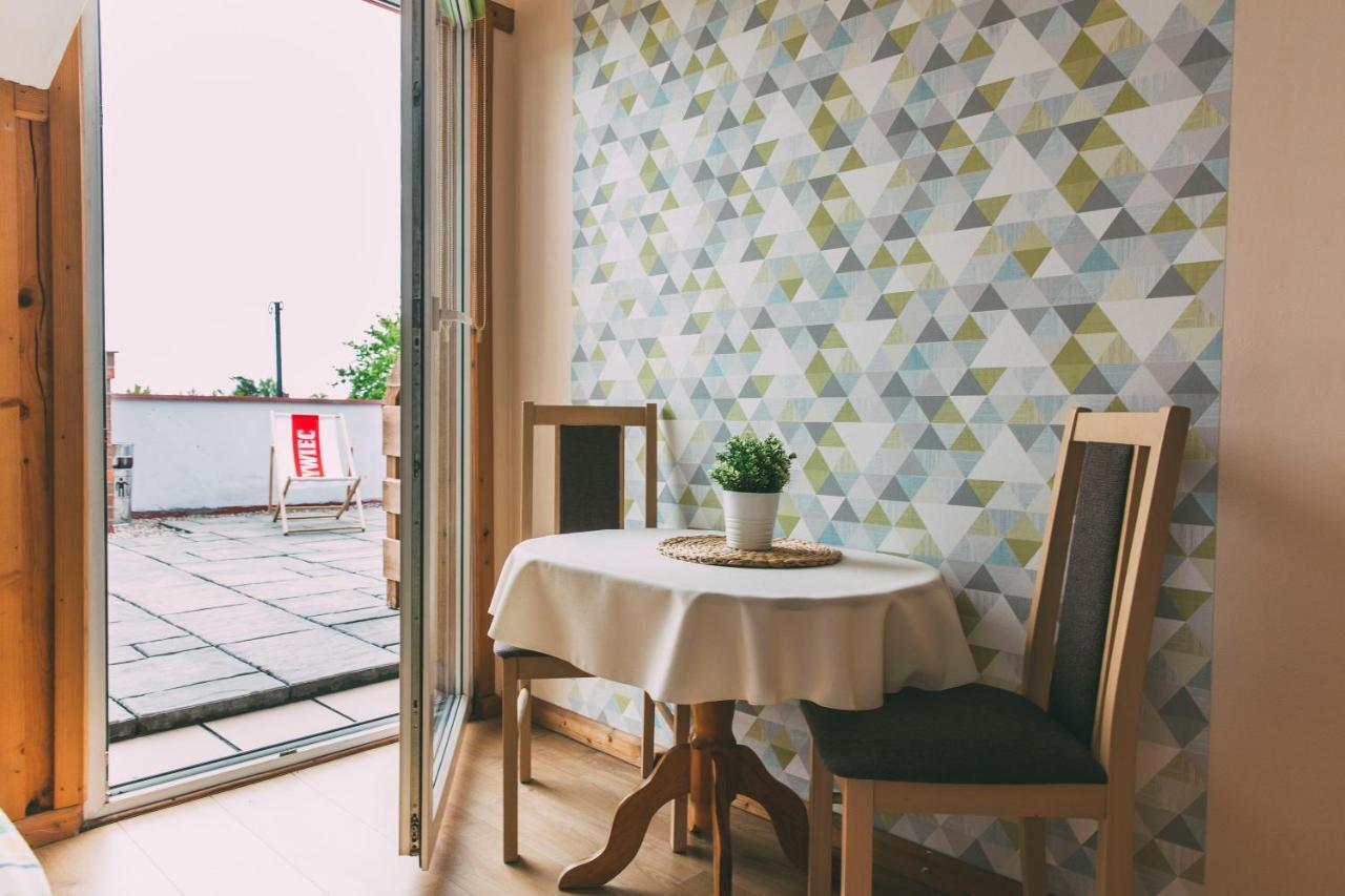Pokoje Goscinne & Restauracja Pestka Choczewo Exterior foto