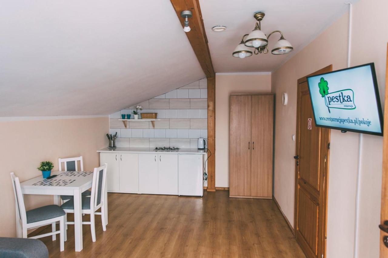 Pokoje Goscinne & Restauracja Pestka Choczewo Exterior foto